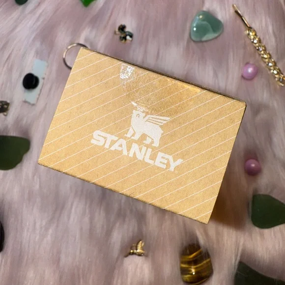 Stanley The Quencher H2.0 Tumbler Keychain in Gold NIB - Picture 3 of 8